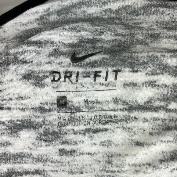 Nike and Under Armour Bundle of 2 Racerback Workout Athletic Tops size medium - Picture 5 of 6